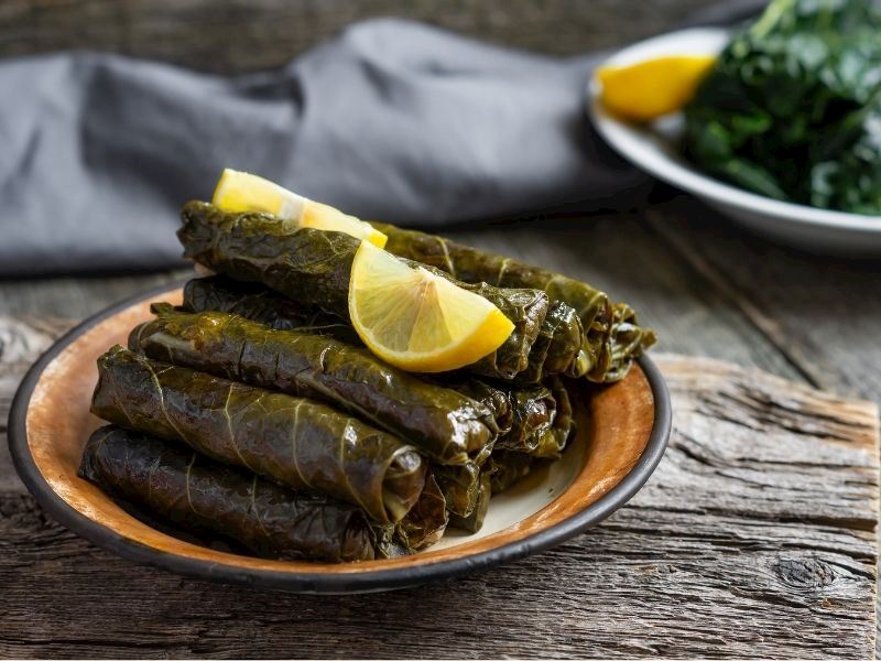 DAĞILMADAN PİŞEN KARALAHANA SARMASI TARİFİ