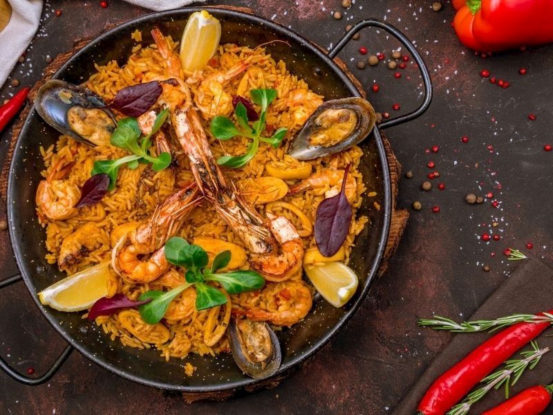 Deniz mahsüllü paella