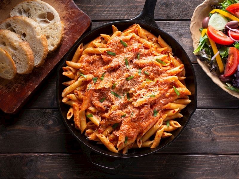 Domatesli Makarna Tarifi