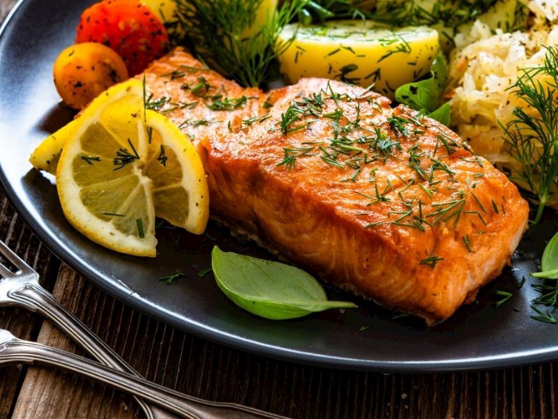 FIRINDA SEBZELİ LİMONLU SOMON TARİFİ