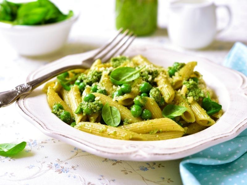 ISPANAKLI BEZELYELİ MAKARNA TARİFİ