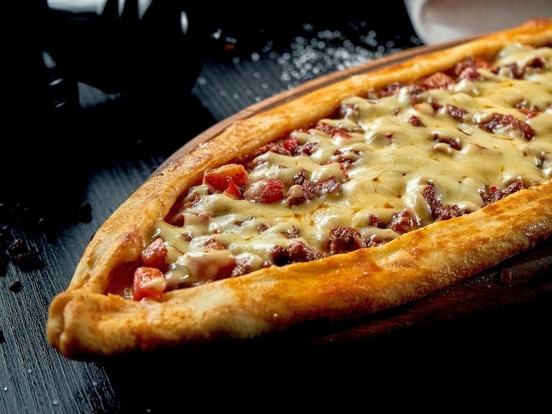 Kavurmalı Kaşarlı Pide Tarifi