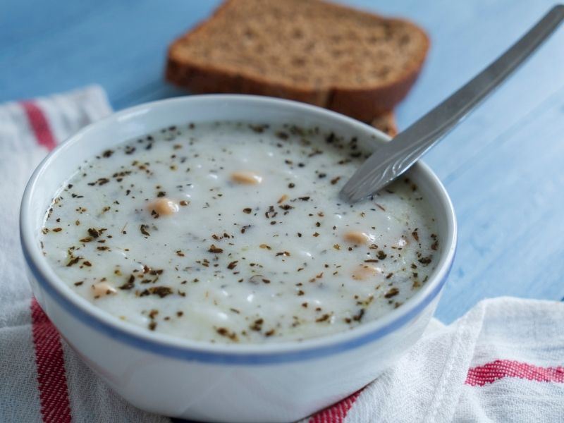 KESİLMEDEN TAM KIVAMINDA NOHUTLU YAYLA ÇORBASI TARİFİ