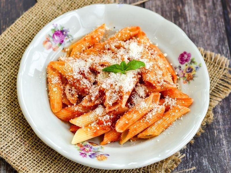 Pratik Domatesli Makarna Tarifi