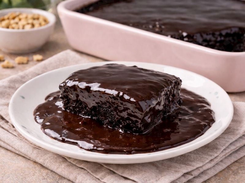 SICAK ÇİKOLATALI KEK TARİFİ