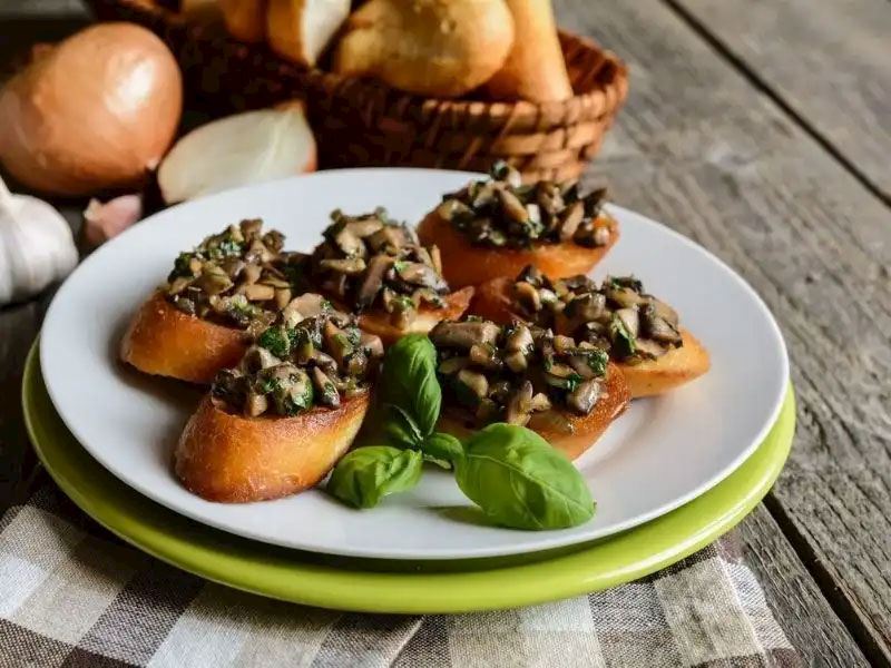 Tapas Style Garlic Mushrooms