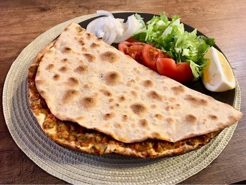 TAVADA 10 DAKİKADA KAPALI LAHMACUN TARİFİ