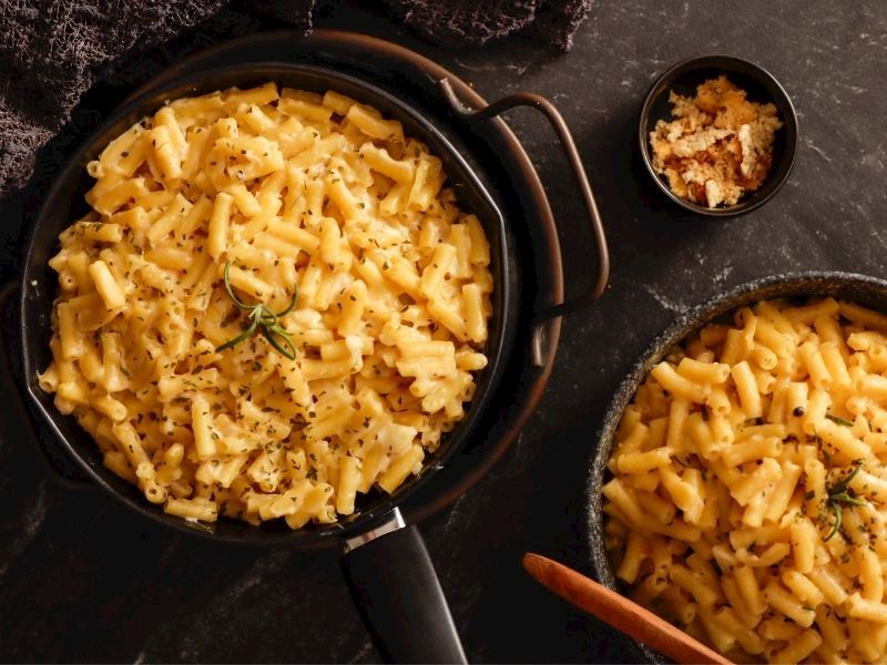 TEK TAVADA PEYNİRLİ MAKARNA TARİFİ