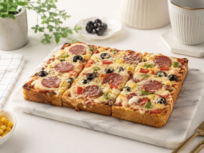Tost Ekmeğinden Pratik Kahvaltı Pizzası Tarifi