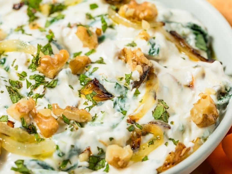 Yoğurtlu Karamelize Soğan Mezesi Tarifi