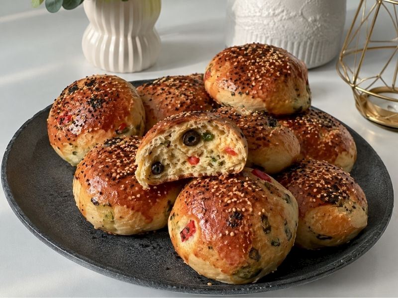 Zeytinli Sebzeli Yumuşak Poğaça Tarifi